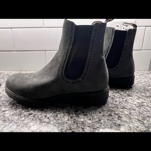 Slate grey suede blundstone boots size 8